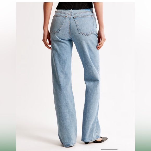 Abercrombie High Rise 90s Relaxed Jean - 12 Short - Picture 4 of 11